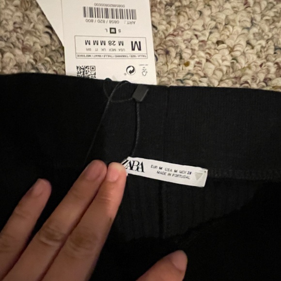 ZARA BLACK SKIRT - Picture 2 of 4